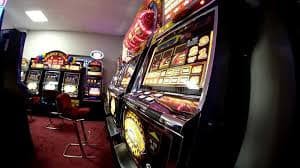 Strategi meraih kemenangan di bet128 dengan permainan slot dan live casino terbaik